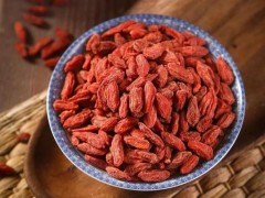 枸杞和红枣泡水喝有什么好处 枸杞加什么最补肾壮阳