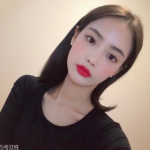 2018年流行长发还是短发 脸大的女生适合这些发型 2018年流行长发还是短发 脸大的女生适合这些发型