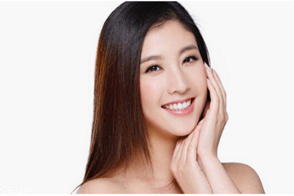 美白精华液晚上用吗 美白精华使用误区