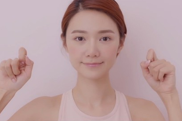 脸部水肿怎么快速消除 6个按摩动作快速变小脸