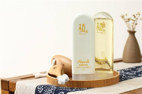 氨基酸洗发水适合什么发质 氨基酸洗发水品牌推荐