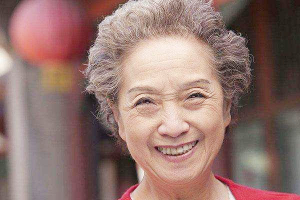 老年斑怎么预防 出现老年斑要注意什么 老年斑怎么预防 出现老年斑要注意什么