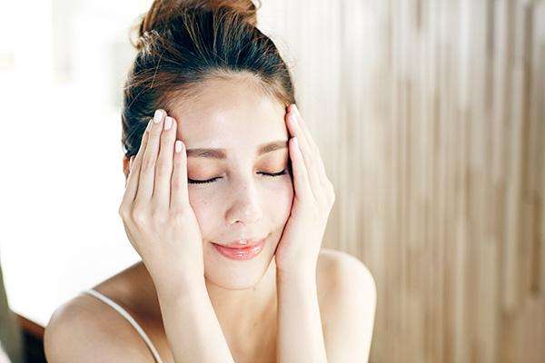 为什么毛孔越来越粗大 毛孔粗大补水能改善吗 