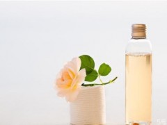 化妆水和水乳中的水是一样的吗 化妆水和精华水一样吗