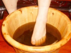 艾叶泡脚能治风湿吗