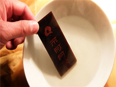 阿胶泡牛奶