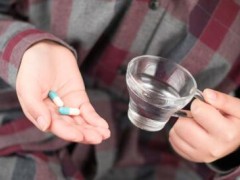 黄柏胶囊适合什么人吃 揭秘黄柏胶囊的适宜人群和注意事项