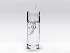 电解质水有什么好处 电解质水的功效与作用