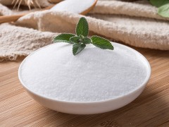 盐水洗脸有什么好处与坏处 盐水洗脸的利弊