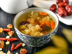 银耳红枣枸杞汤的功效 银耳红枣枸杞汤有什么好处