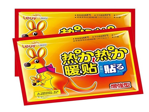 暖宝宝贴在哪里可以暖全身 暖宝宝里面的黑色粉末有毒吗