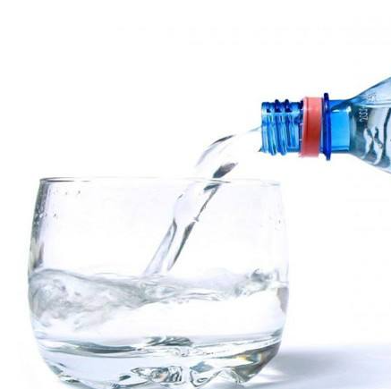 蒸馏水