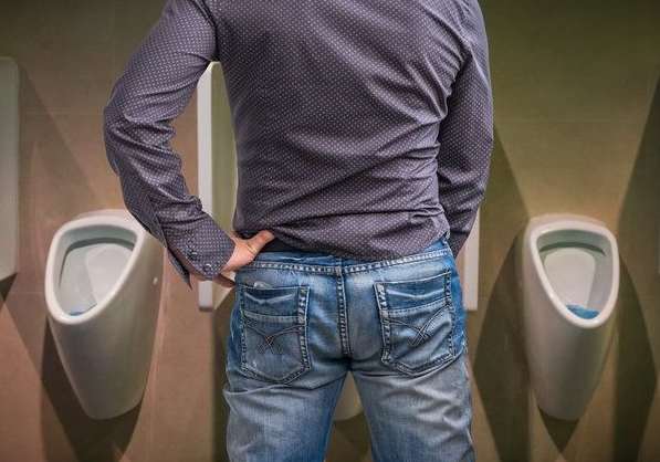 男性老是想小便怎么回事 五大原因让男性尿多
