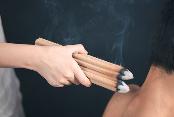 艾炙治胃病