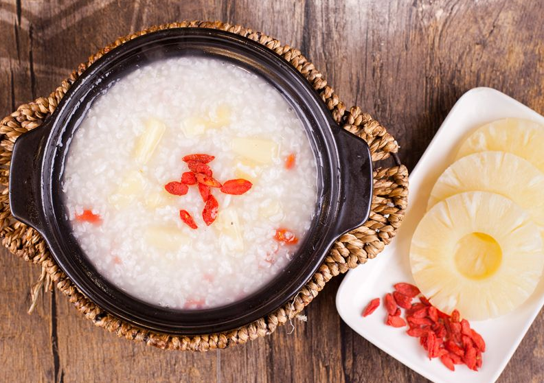 怎样预防老花眼 6款食疗方为你养养眼