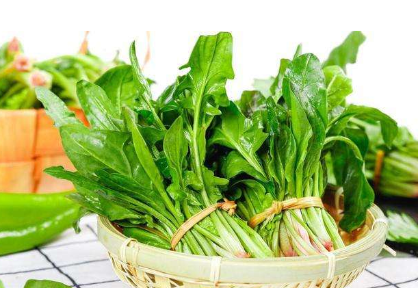 4食疗 对抗唇干裂