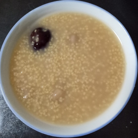 花生龙眼熬粥 滋阴润肺