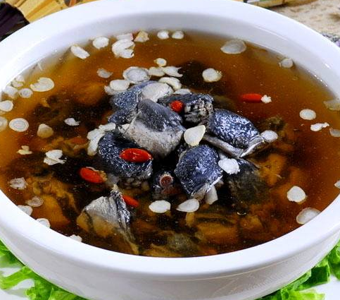 乌鸡滋补强壮五款药膳