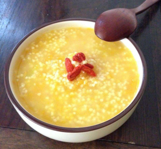 吃这些食物帮助睡眠促进美容