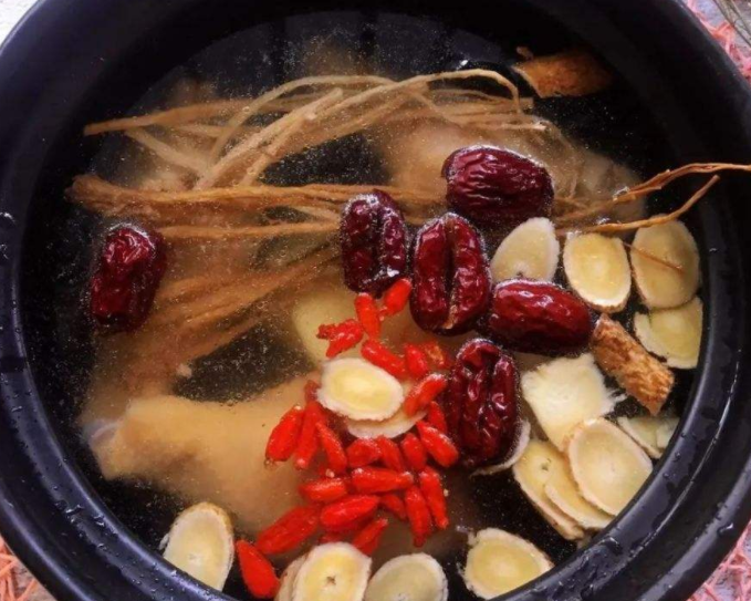 月经不调影响生育，三款汤剂一秒解决