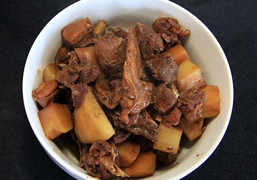 鸡腿炖土豆 鸡腿炖土豆