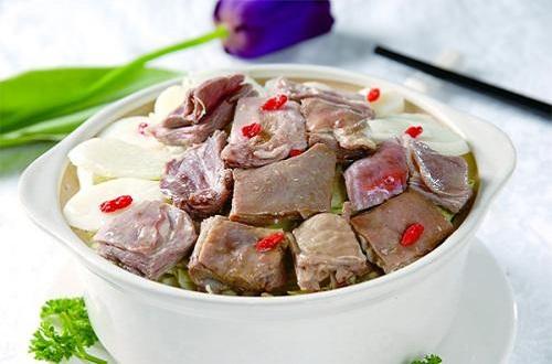 羊排炖萝卜