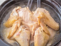 老母鸡汤怎么做好喝 炖老母鸡汤放什么材料