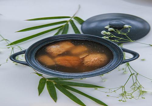 猴头菇煲汤