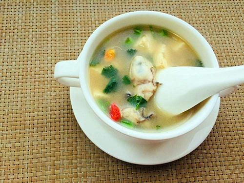 海蛎子豆腐汤