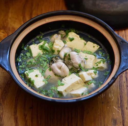 海蛎子豆腐汤