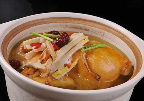 金针菇炖鸡