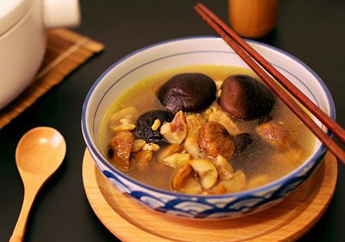 栗子煲鸡汤