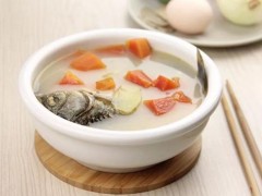 鲫鱼汤的做法 如何炖鲫鱼汤又浓又白