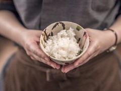 糯米饭可以当米饭吃吗 吃糯米饭有什么利弊