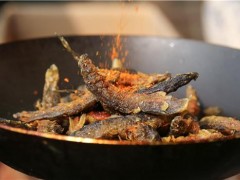 泥鳅可以生吃吗 泥鳅的做法大全