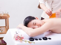 正确的后背刮痧手法图 在家如何自己刮痧图解