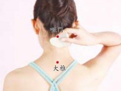 脖子刮痧的方法图解 自己前脖子刮痧的方法