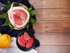 吃完柚子能喝红茶吗 吃多了柚子会中毒吗