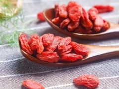 枸杞吃多了会上火吗 枸杞一天吃多少粒最好