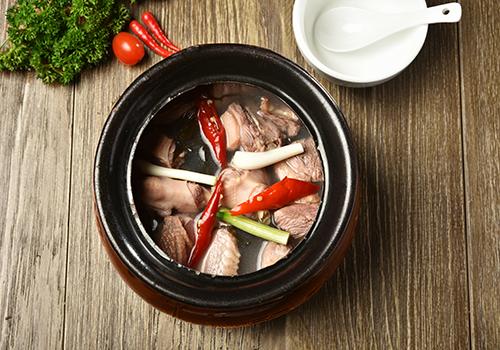牛肉炖萝卜