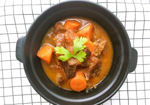 牛肉炖萝卜