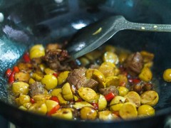 板栗炖鸡的功效与作用
