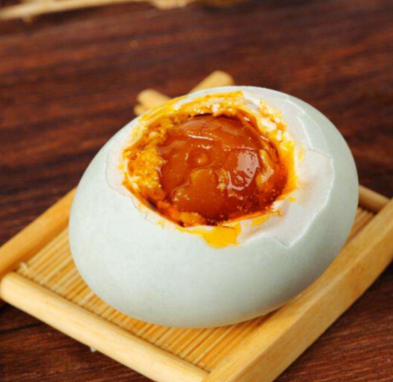 咸鸭蛋要煮多长时间才熟 咸鸭蛋用开水还是冷水