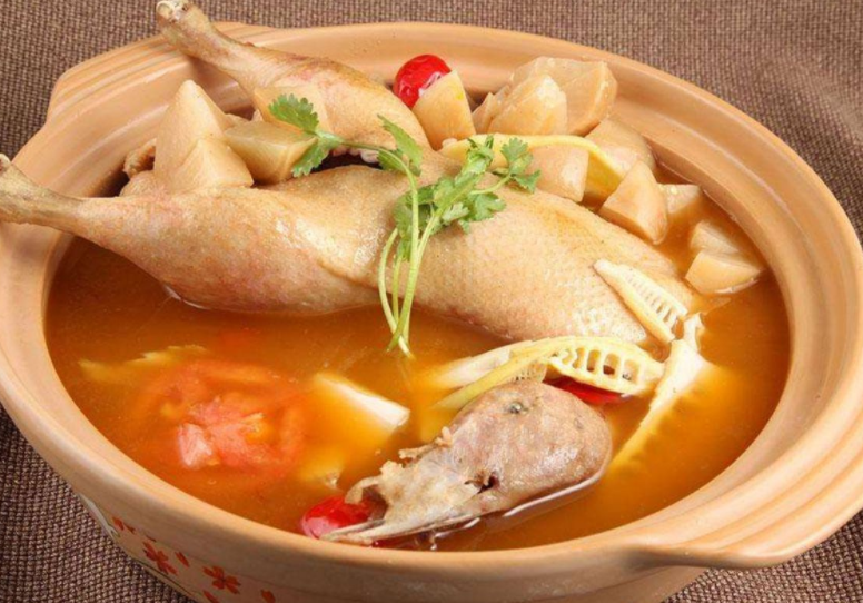 鸭子煲汤放什么 鸭肉是发物吗