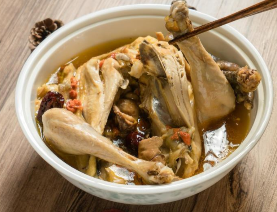 滋补男人的8道鸡肉补肾药膳