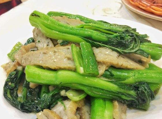 菜心滚鱼营养均衡 冬季健脾益胃食疗良方