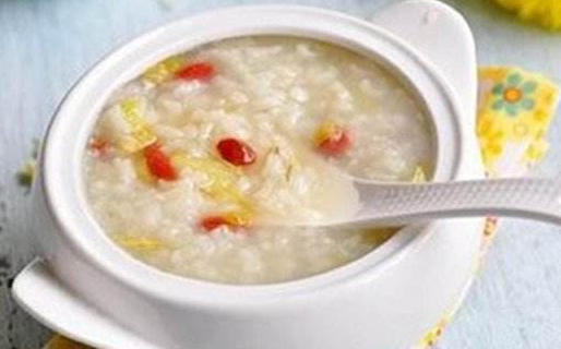 除去药物治疗外 食疗方法对白内障也有效