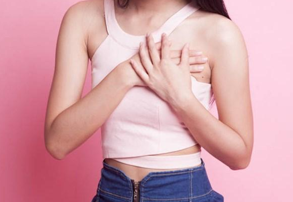 女性乳房疼痛千万别忽视 健康食谱帮助你