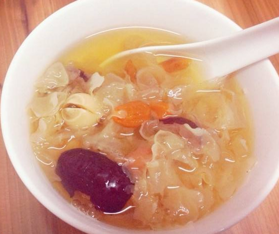 夏季消暑要学会雪耳食疗方