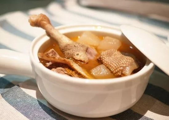夏季喝鸭汤防暑又健康